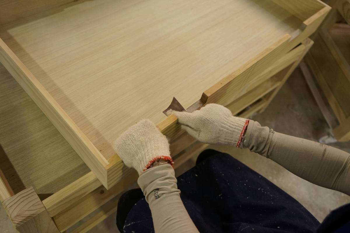 Comparison chart showing ½ inch hardwood plywood vs. particleboard vs. solid wood for drawer construction, highlighting durability, weight capacity, and finish quality